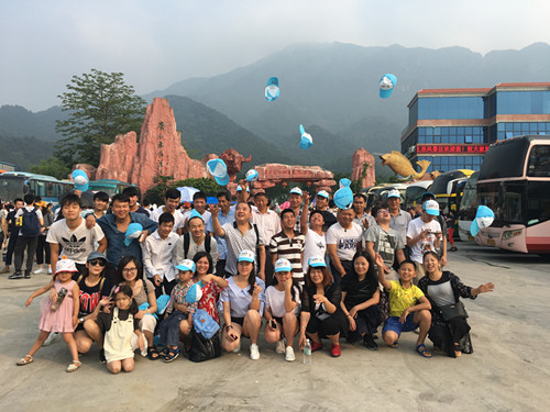昱嘉起重機(jī)全體人員端午去清遠(yuǎn)牛魚嘴游玩