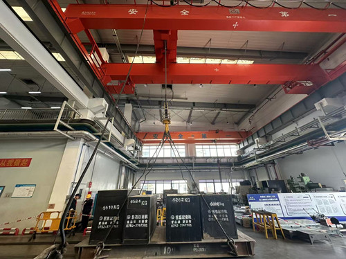 又一臺起重機(jī)安裝調(diào)試中